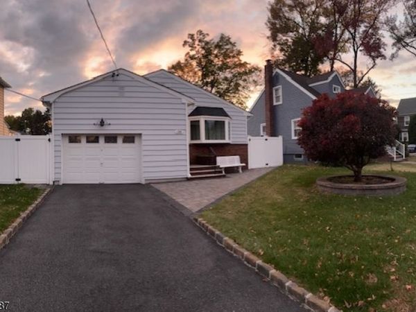 196 Galloping Hill Rd, Roselle Park, NJ 07204