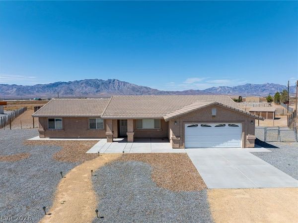 2121 W Labrador Court , Pahrump, NV 89048