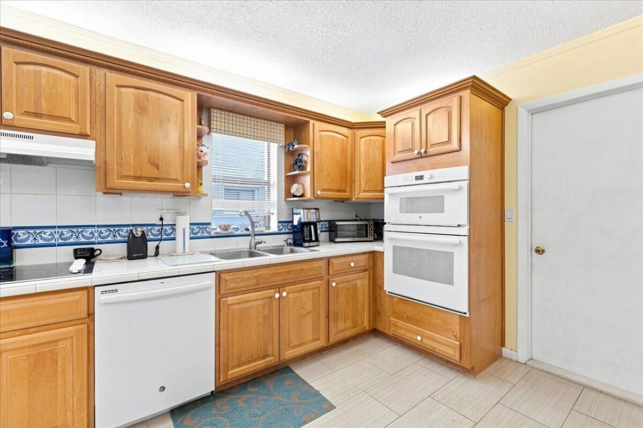 9843 NW 75th Court Nw, Tamarac, FL 33321 Photo
