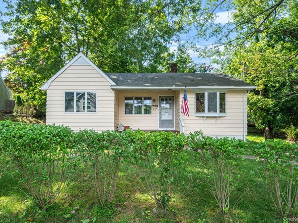 8 Triton Road, Rocky Point, NY 11778