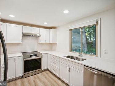 11571 SHADBUSH COURT , RESTON, VA 20191