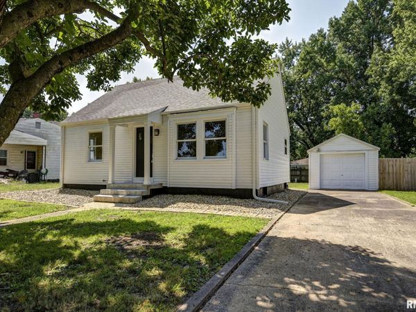 33 ILLINI Drive, Taylorville, IL 62568