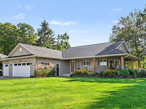 569 Hawksnest Drive, South Haven, MI 49090
