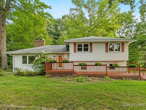 6181 10 Mile Road NE, Rockford, MI 49341