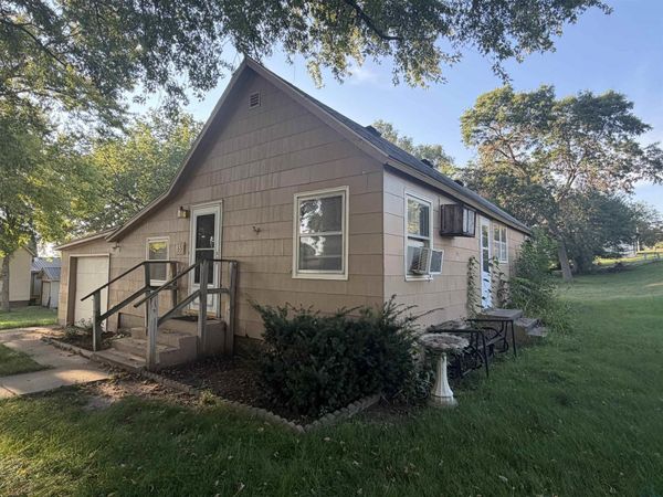 851 Iowa St, Akron, IA 51001