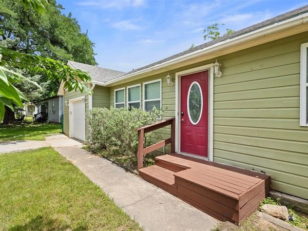 107 S Flower Lane, Chico, TX 76431