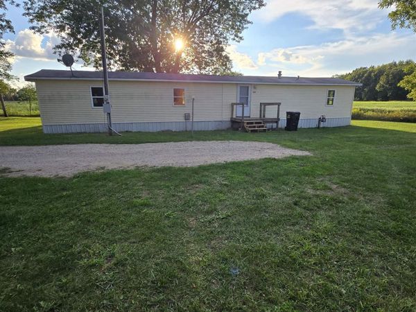 326 Burton Street W, Pompeii, MI 48874