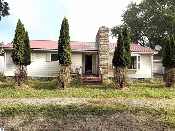 9526 Monroe W, Elwell, MI 48832
