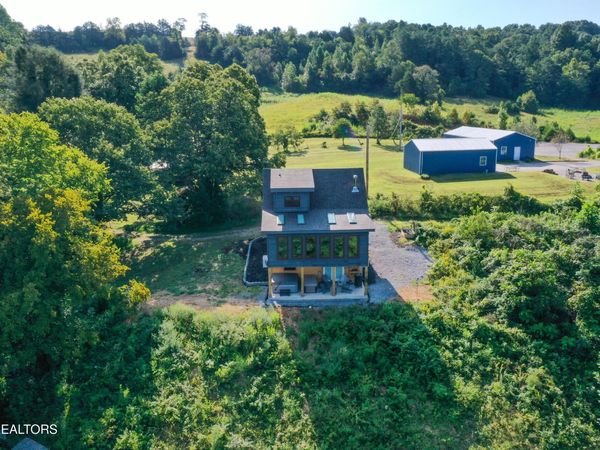 1160 Oak Grove Rd, Harrogate, TN 37752