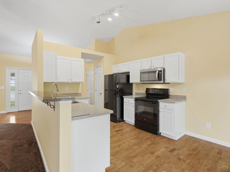 7630 Sandstone Trail, Hamilton Township, OH 45039 Photo 11