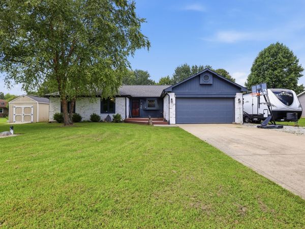 1018 Kingsway Drive , Avon, IN 46123
