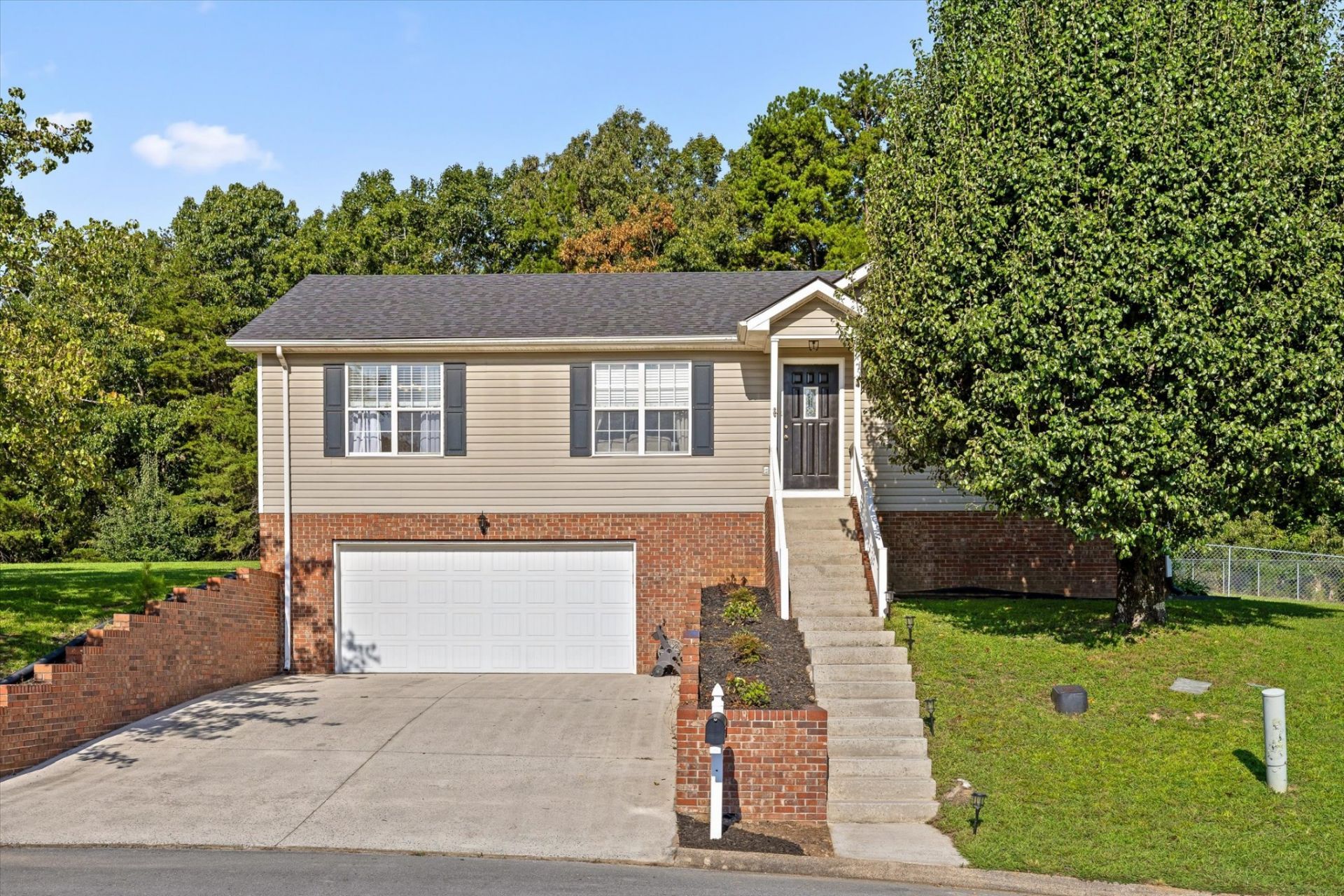 8927 Wings Way, Hixson, TN 37343 Main Photo
