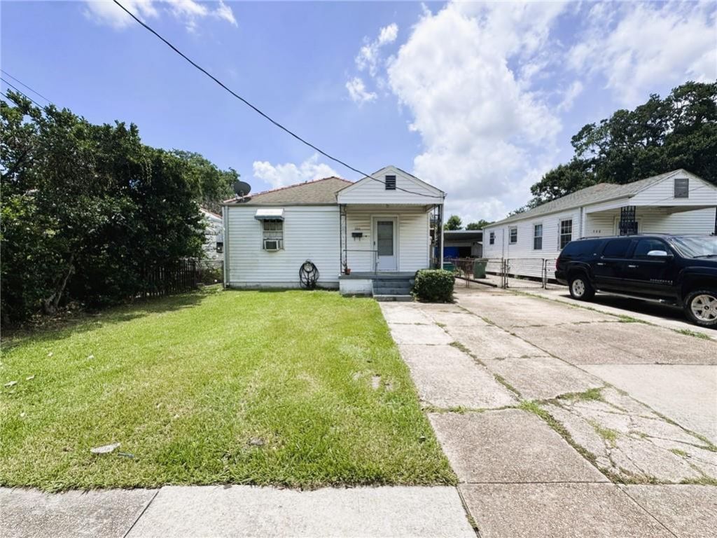 304 CLEARVIEW Parkway  Metairie, LA 70001
