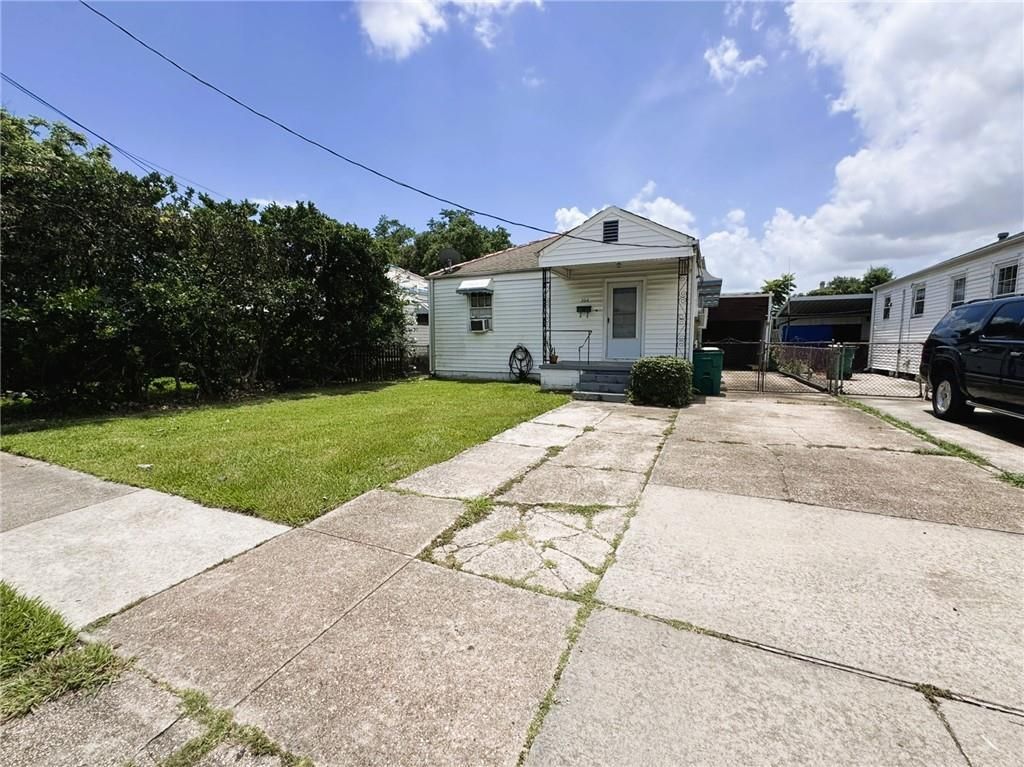 304 CLEARVIEW Parkway  Metairie, LA 70001