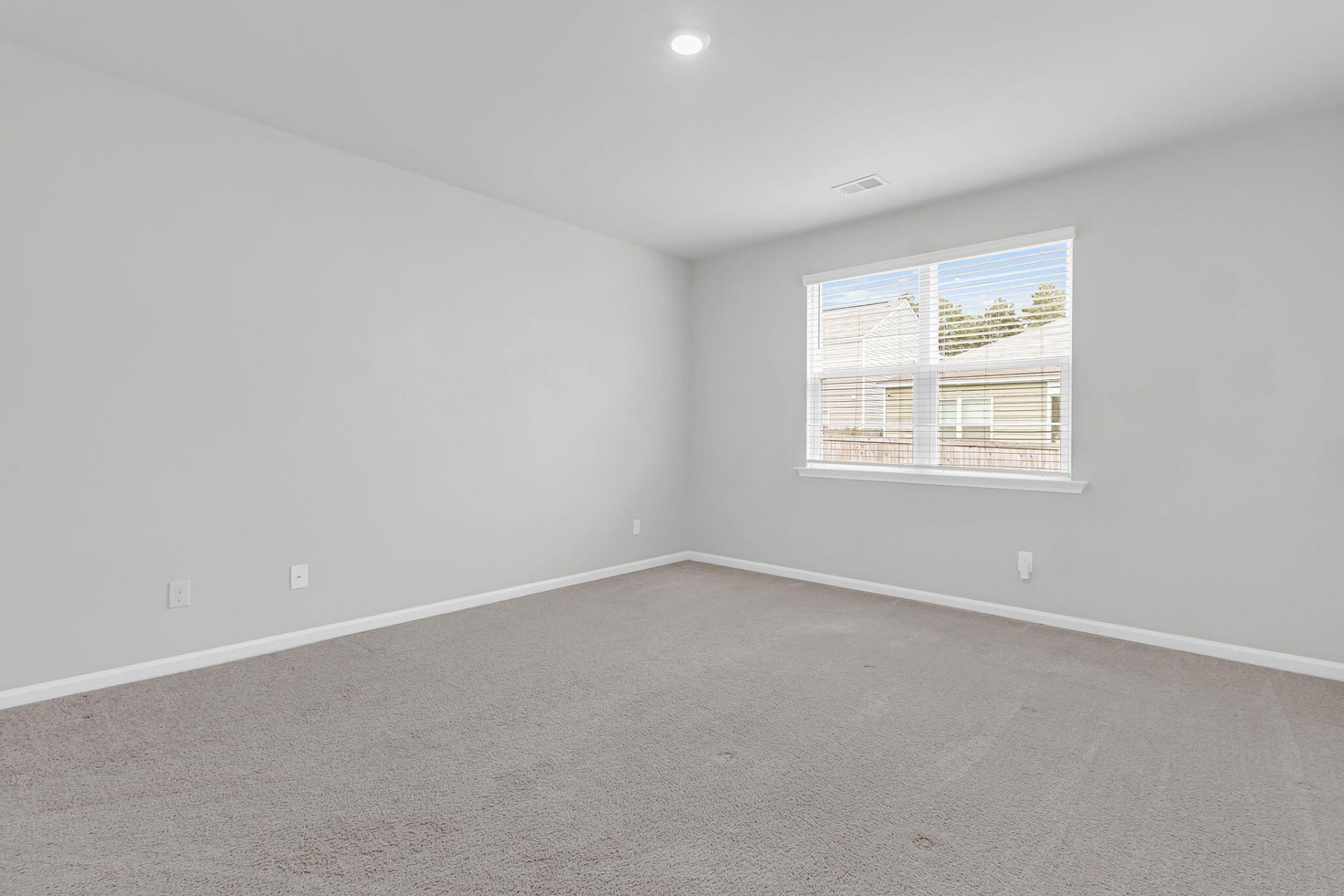 414 Eastern Pine Drive Photo 13