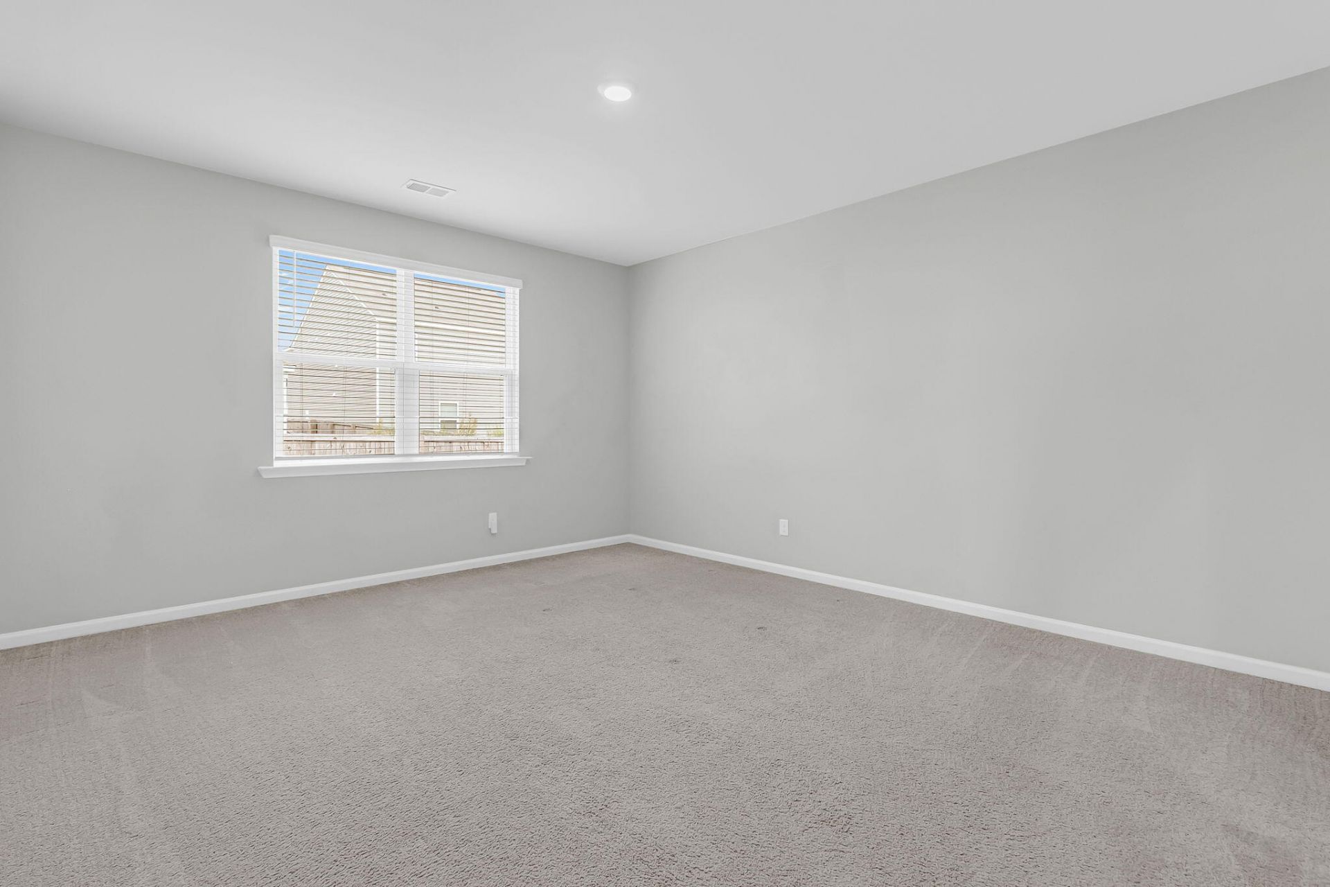 414 Eastern Pine Drive Photo 14