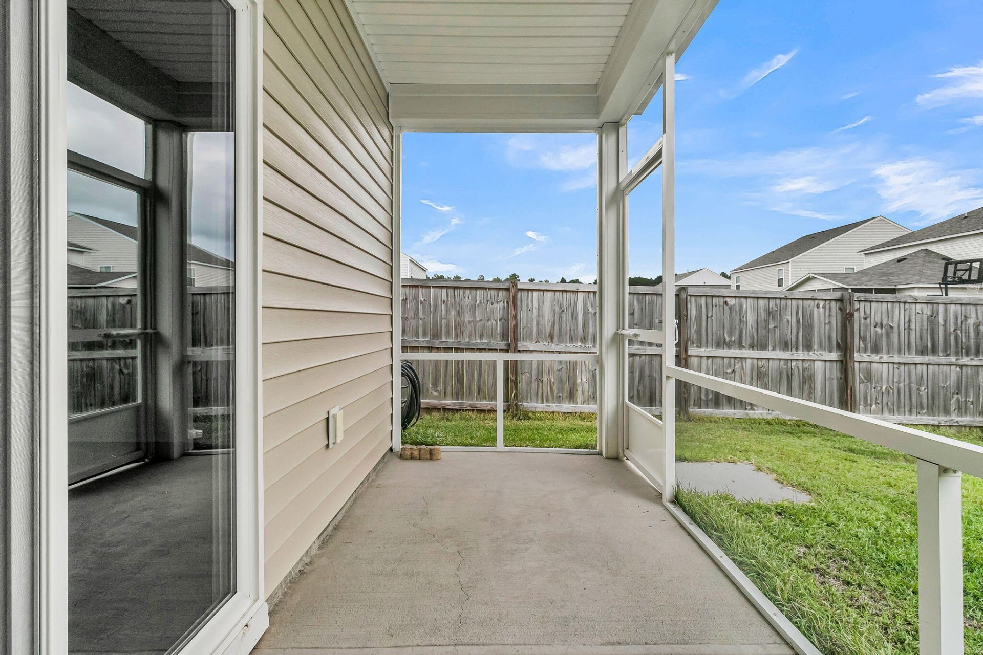 414 Eastern Pine Drive Photo 19