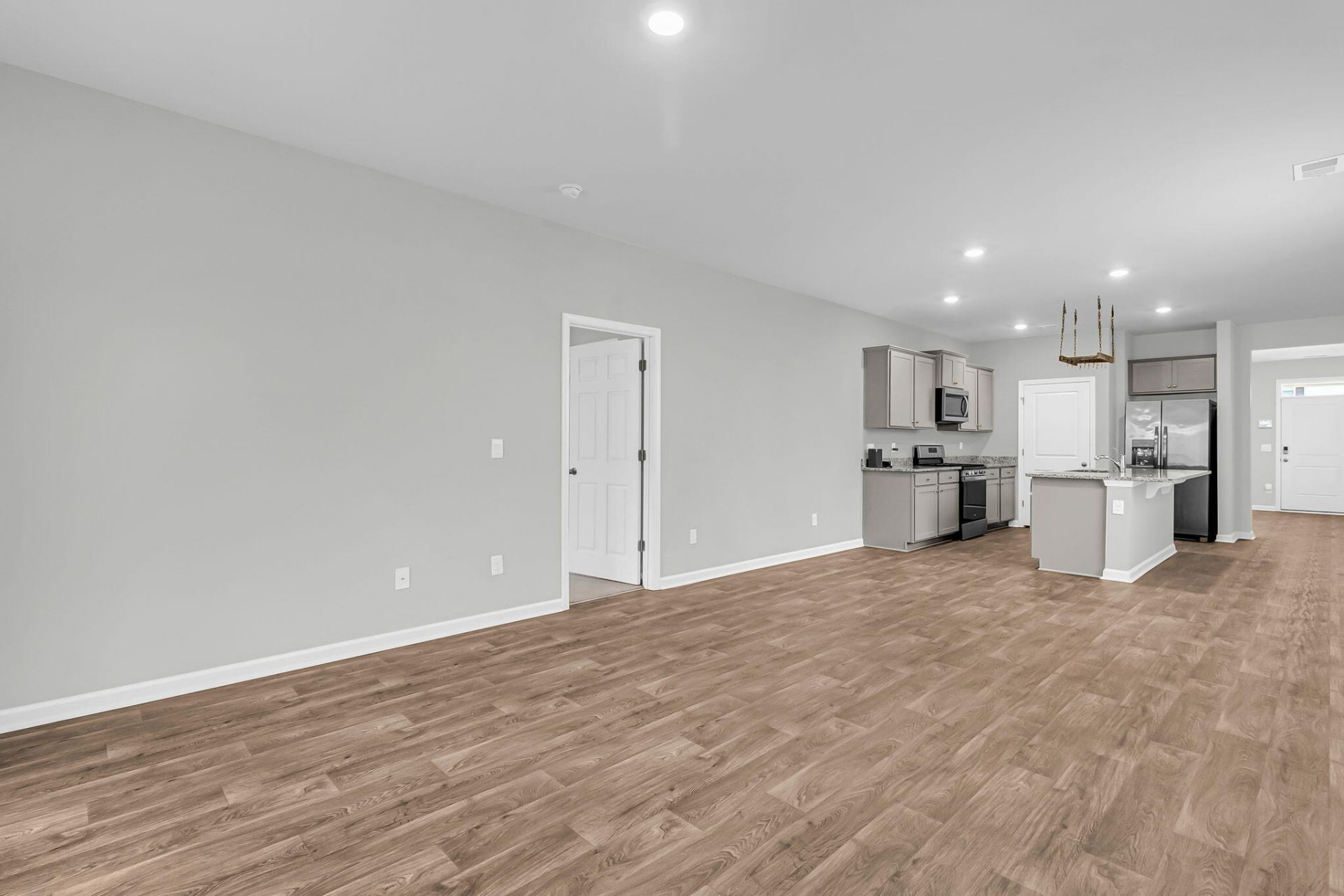 414 Eastern Pine Drive Photo 6
