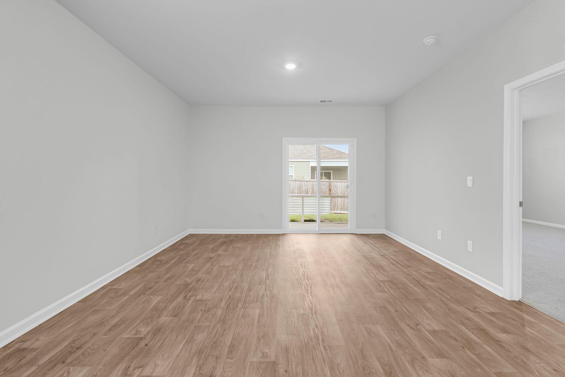 414 Eastern Pine Drive Photo 7