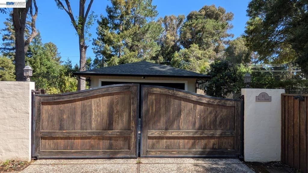 97 Belleau Ave, Atherton, CA 94027 Main Photo