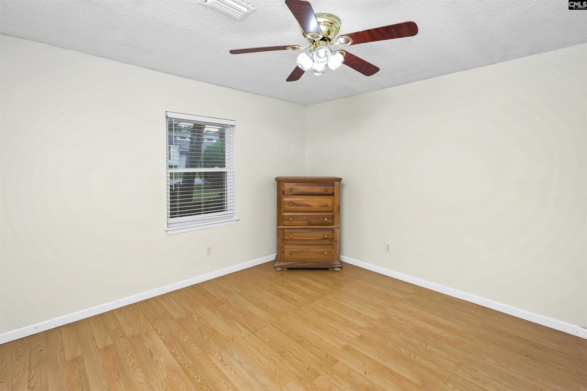 112 New Market Drive  Photo 37