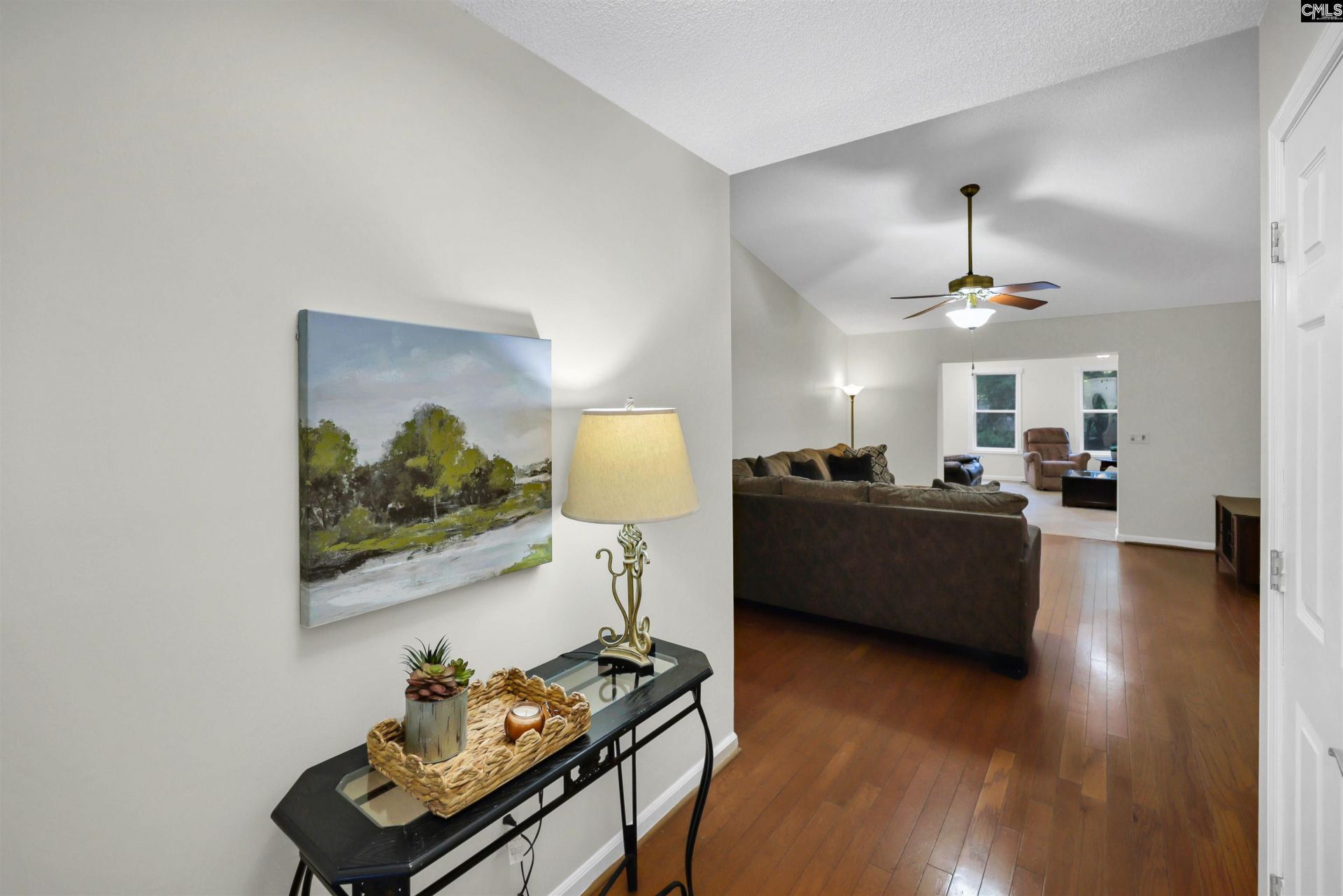 112 New Market Drive  Photo 4