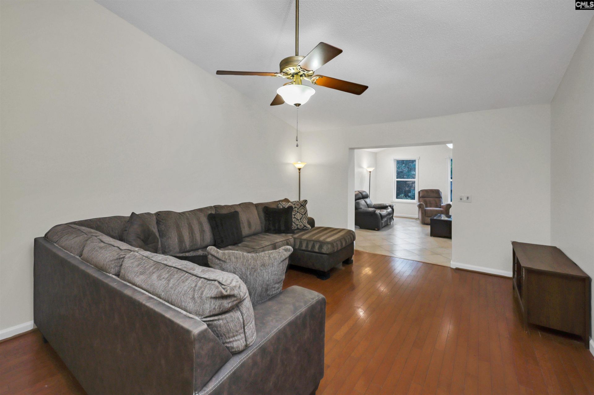 112 New Market Drive  Photo 6
