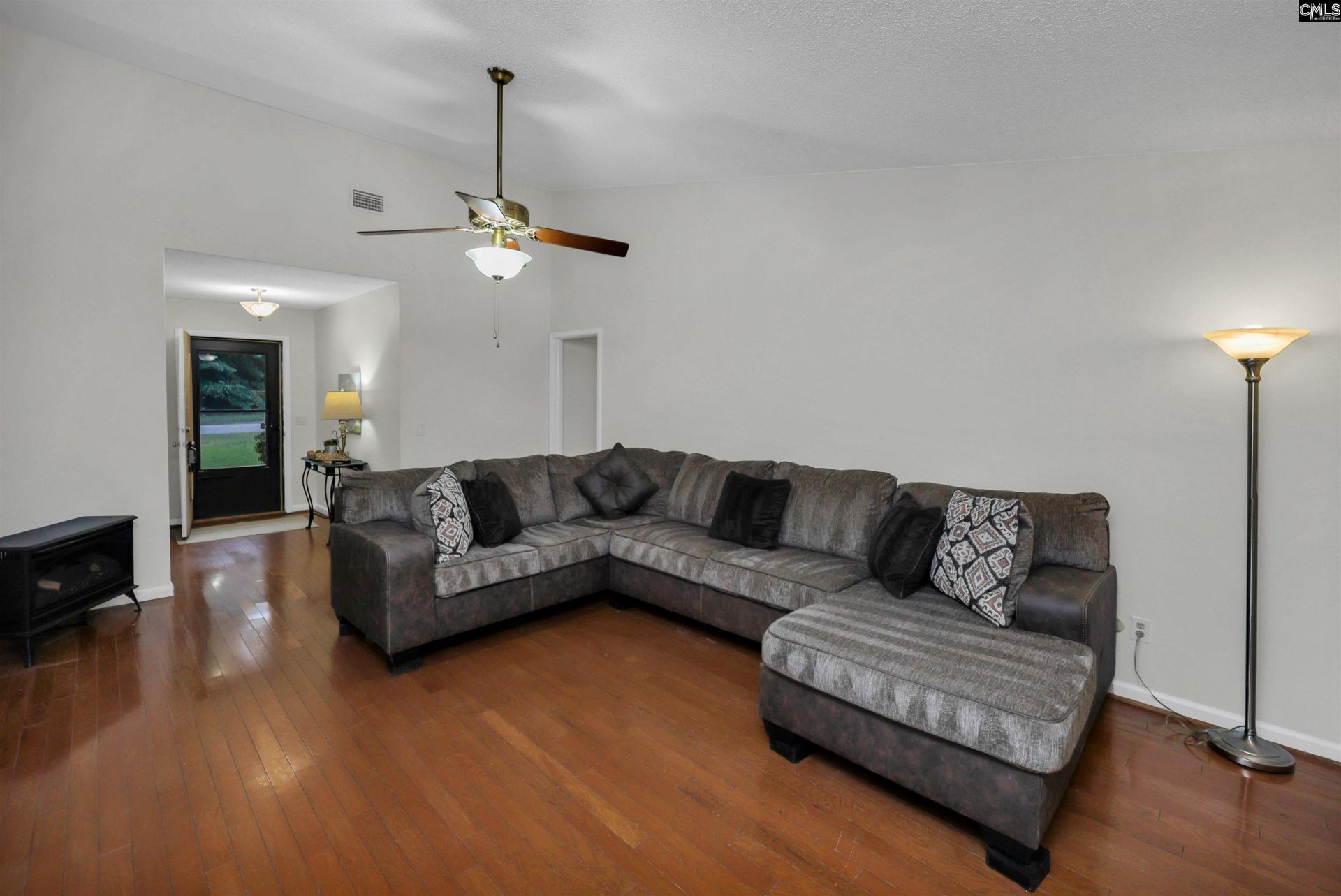 112 New Market Drive  Photo 7