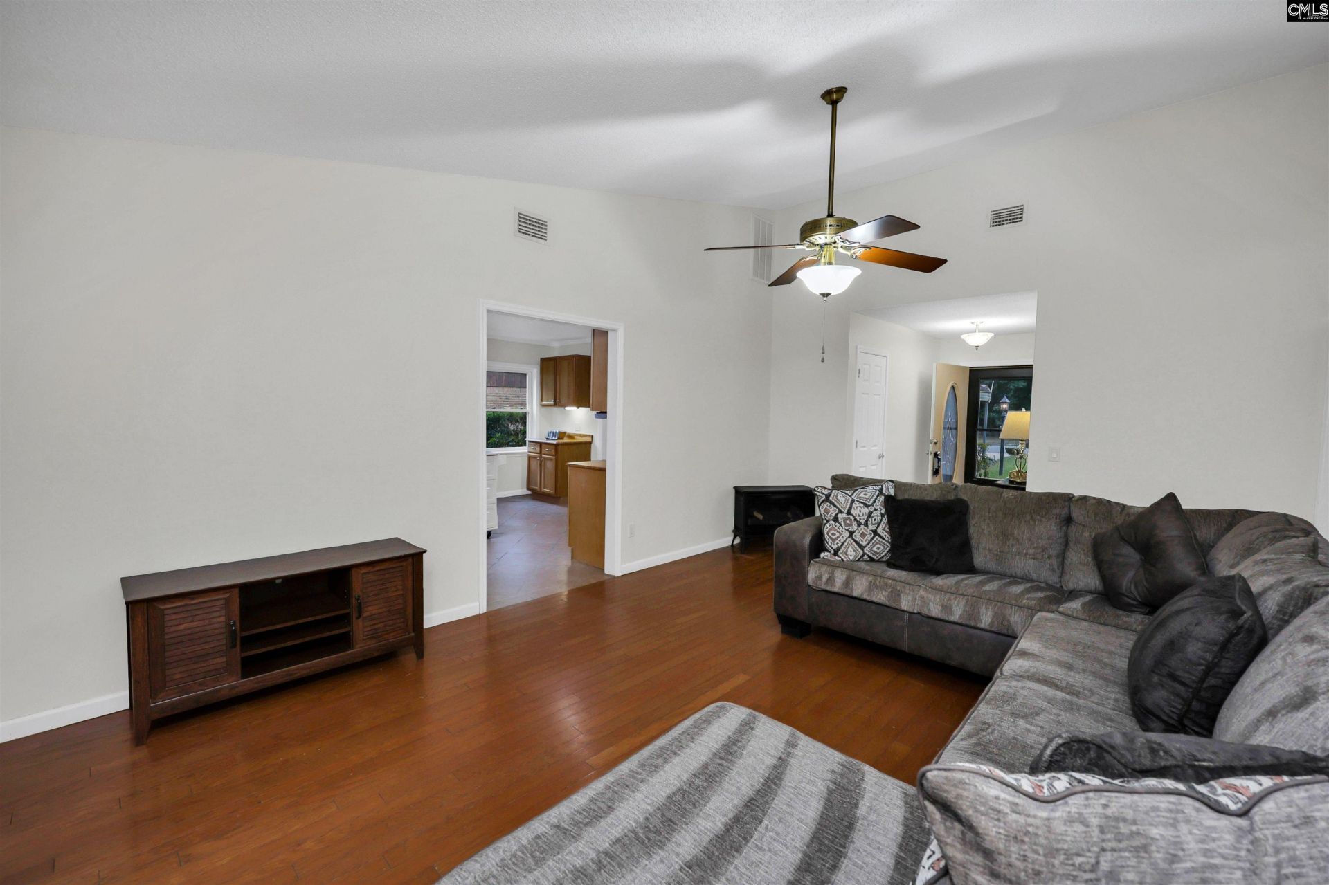 112 New Market Drive  Photo 8