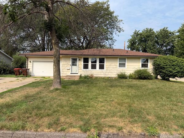 1701 Dixon Drive , Saint Paul Park, MN 55071