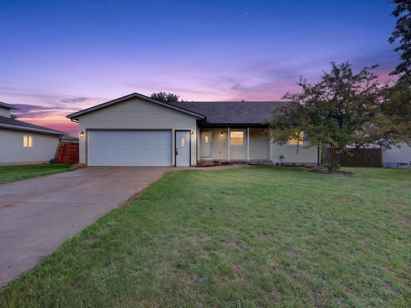 11758 Cloverview Drive, Ravenna, MI 49451