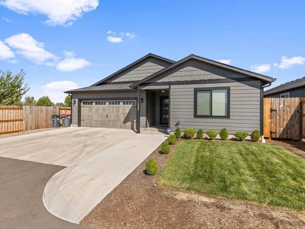 1880 Aster Street, Medford, OR 97501