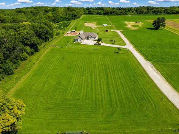 S75W35724 Wilton Rd, Eagle, WI 53119