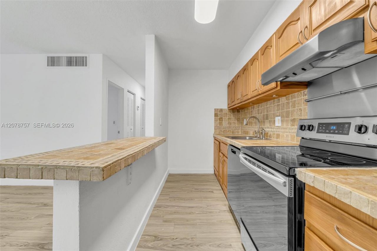 4140 NW 79th Ave, Unit 2B, Doral, FL 33166 Photo