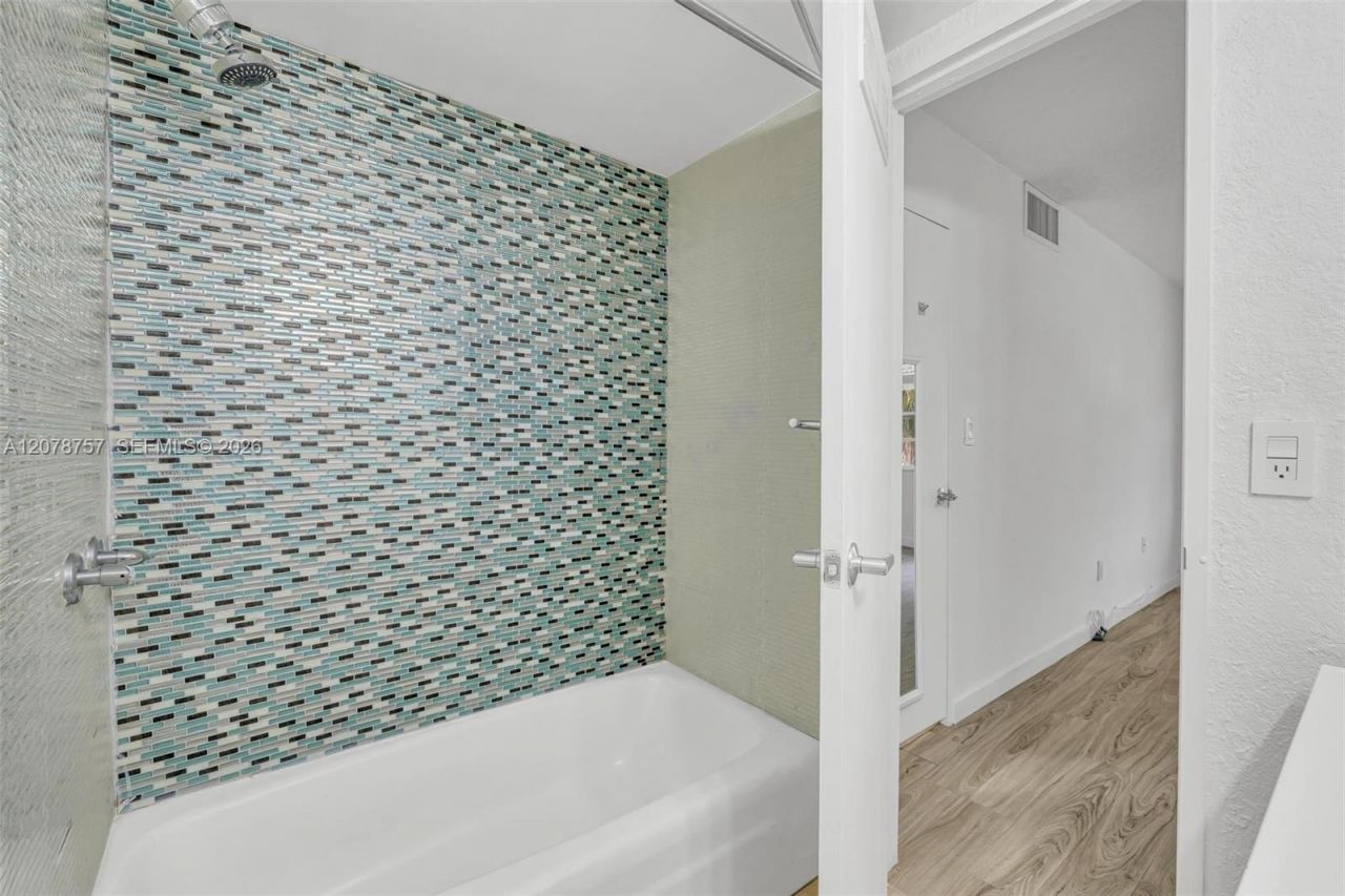 4140 NW 79th Ave, Unit 2B, Doral, FL 33166 Photo