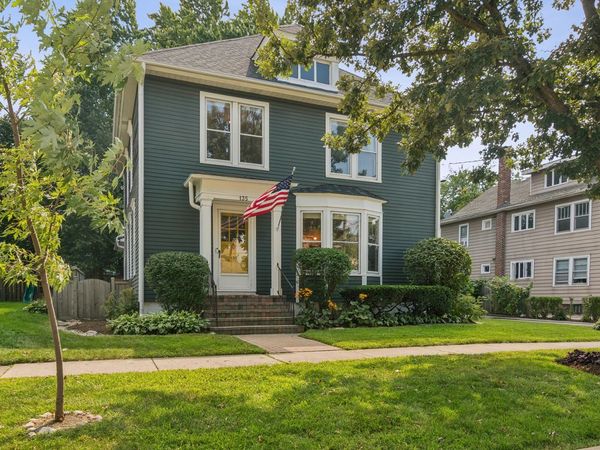 135 W Russell Street , Barrington, IL 60010