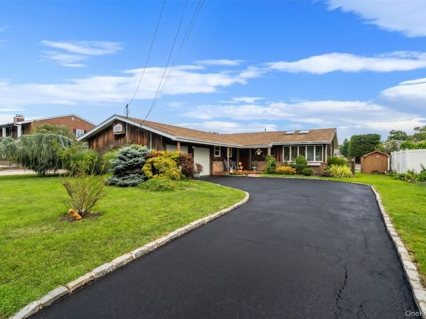 35 Fleets Point Drive , West Babylon, NY 11704