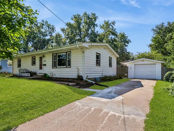701 Caroline Avenue , Iowa City, IA 52245