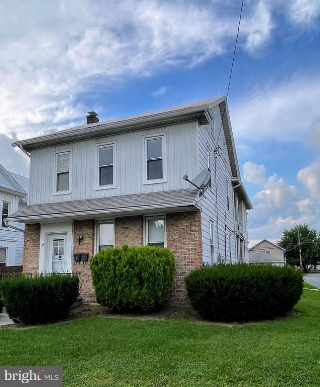 25 W PENN AVENUE , CLEONA, PA 17042