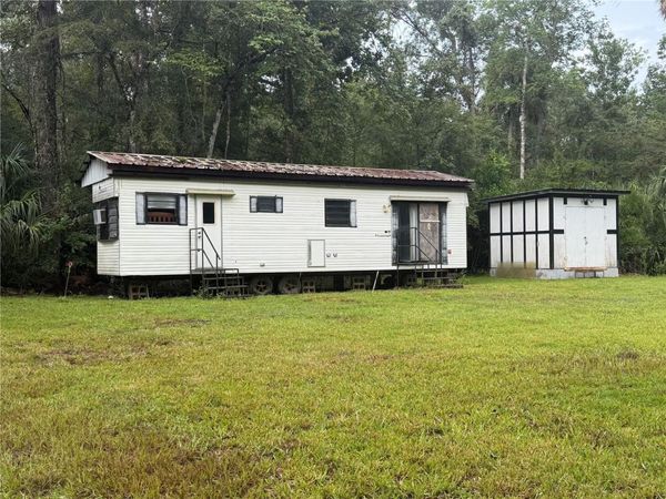 17850 SE 32ND TERRACE , INGLIS, FL 34449