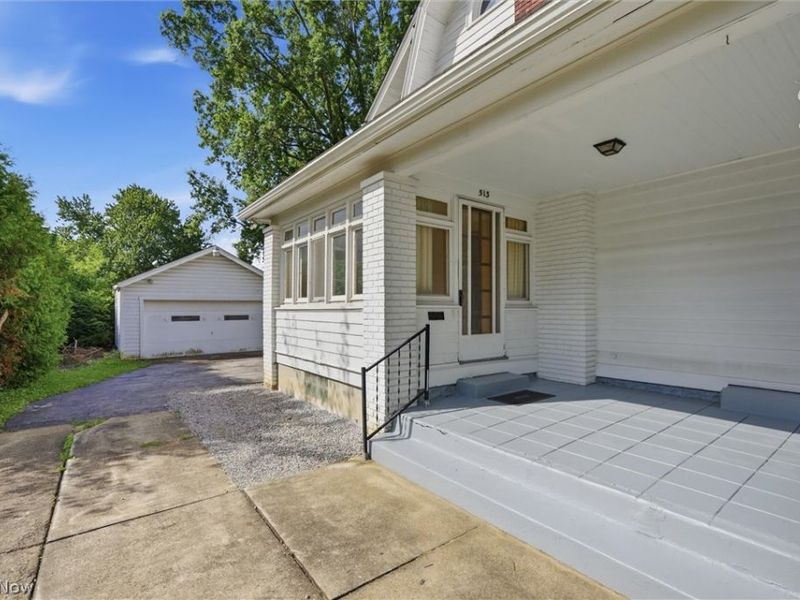 513 Redondo Road, Youngstown, OH 44504 Photo 3