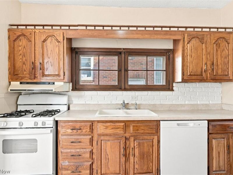 513 Redondo Road, Youngstown, OH 44504 Photo 9