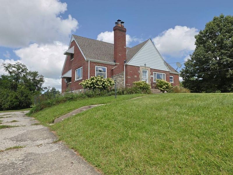 2312 Compton Road, Cincinnati, OH 45231 Photo 2