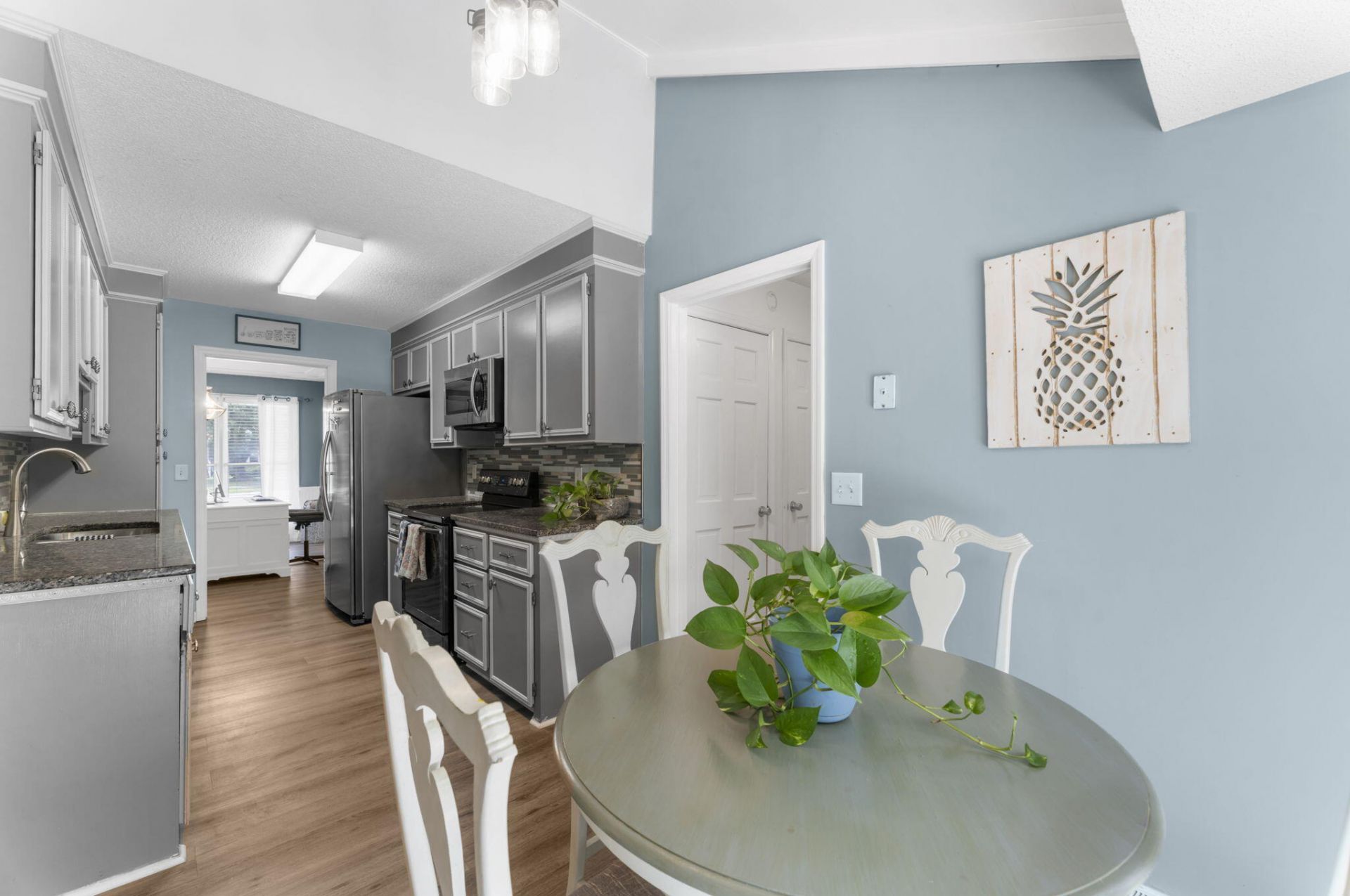 102 Worlingham Court Photo 15