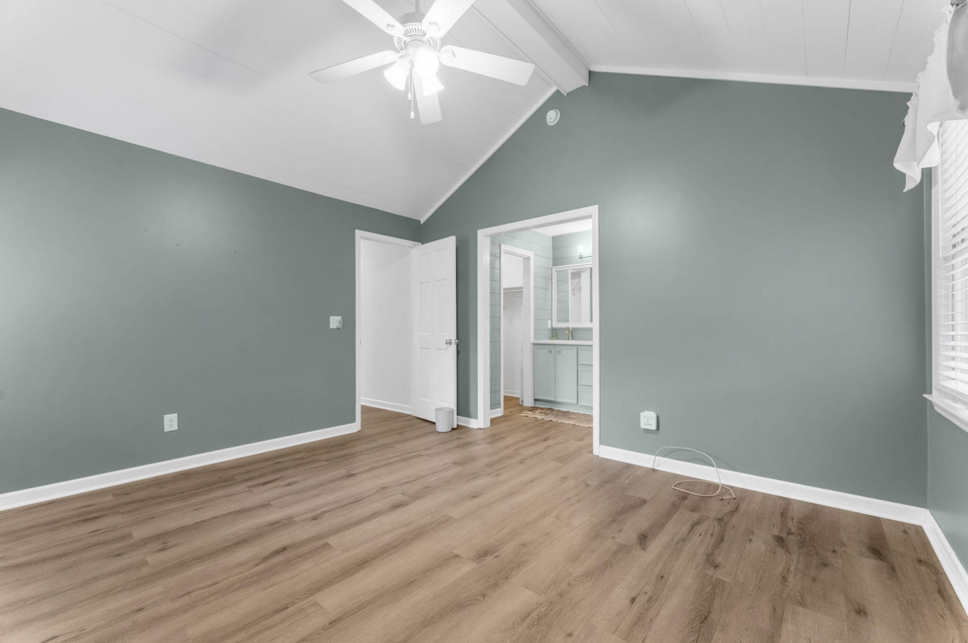 102 Worlingham Court Photo 19