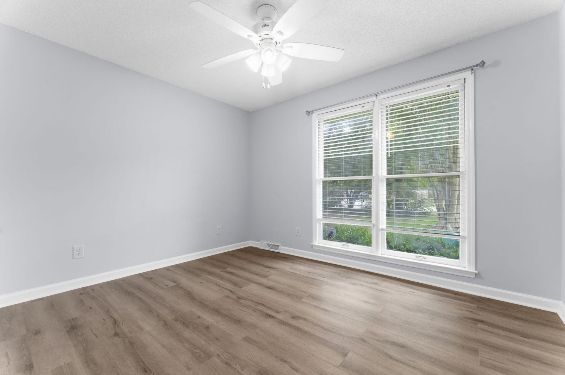 102 Worlingham Court Photo 24