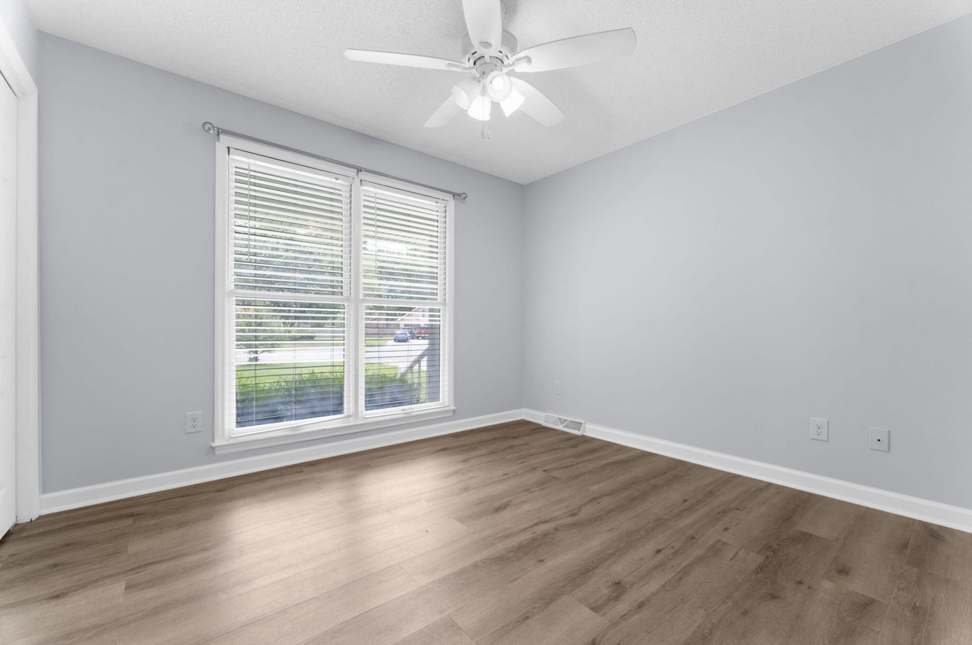 102 Worlingham Court Photo 28