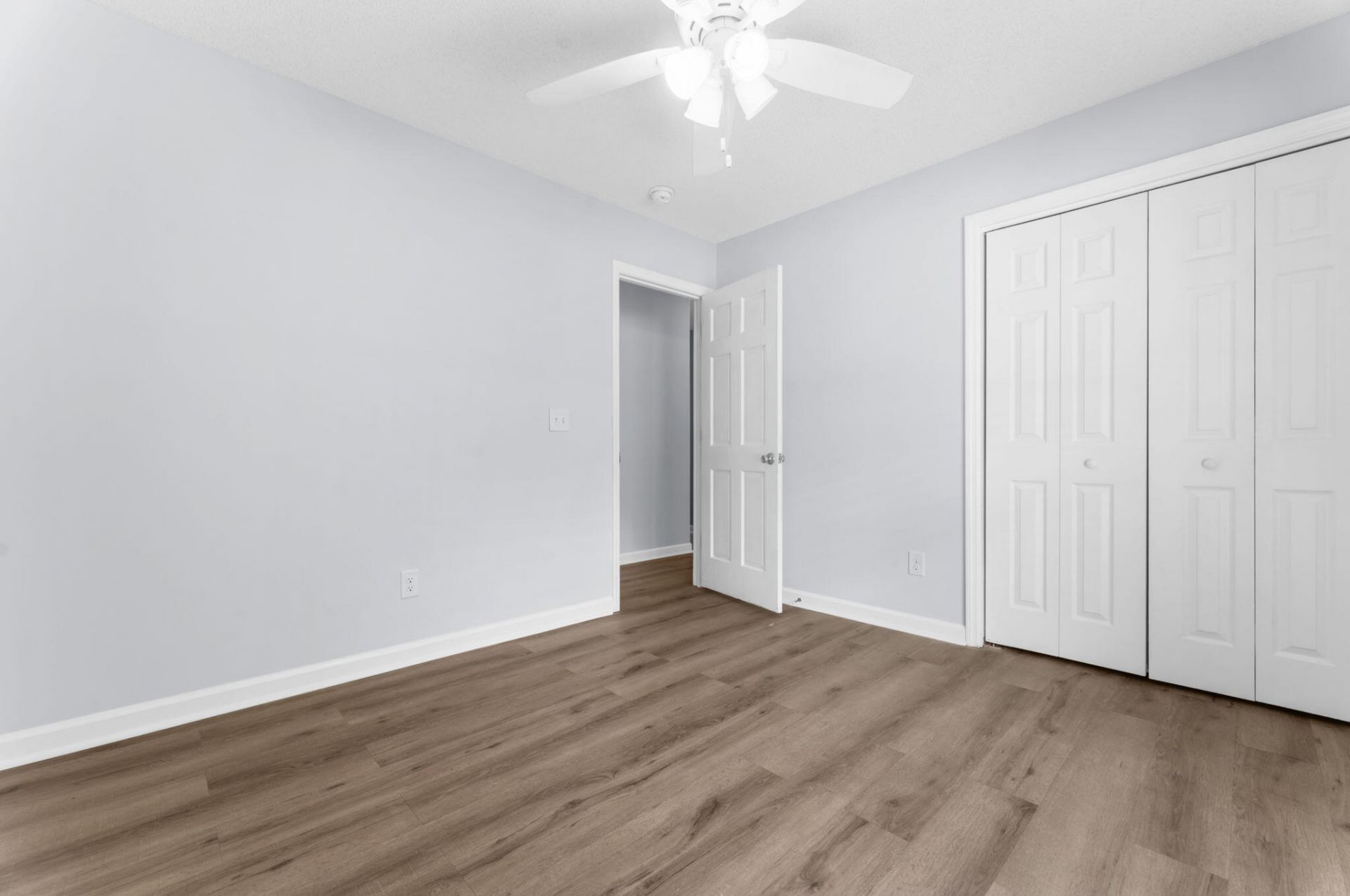 102 Worlingham Court Photo 29