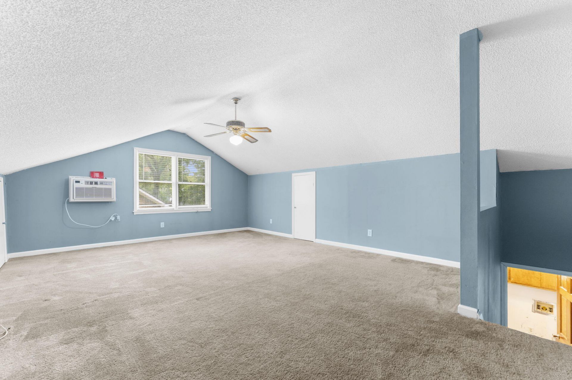 102 Worlingham Court Photo 32