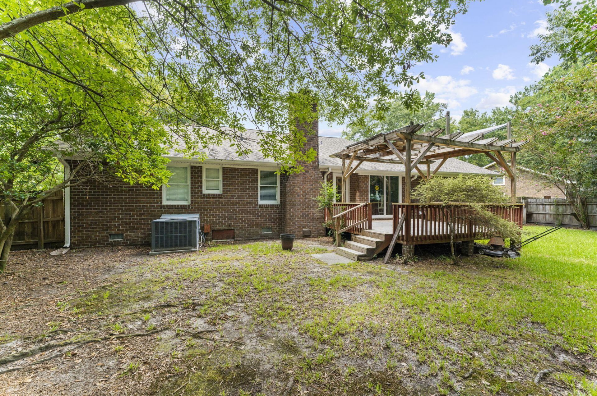102 Worlingham Court Photo 36